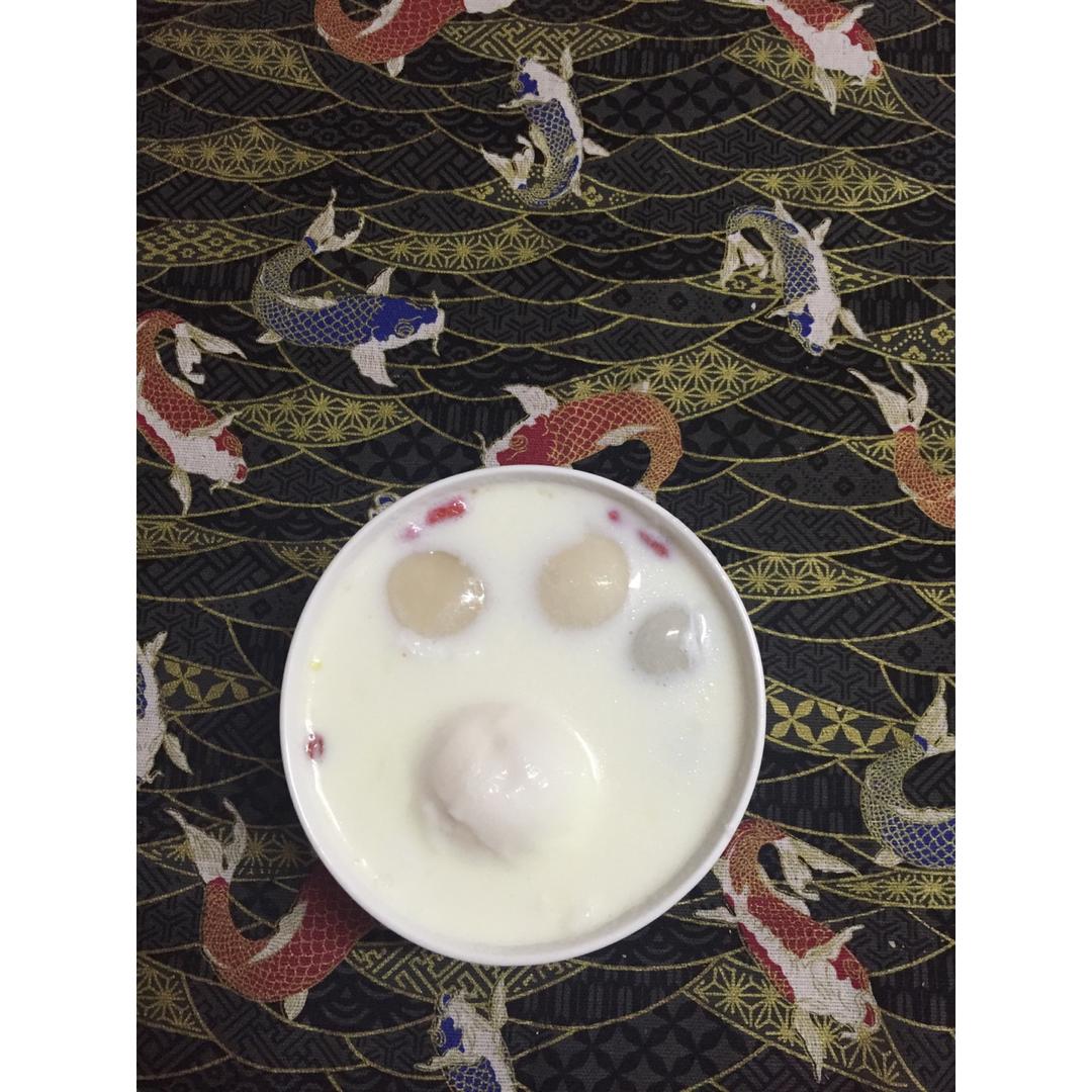 牛奶煮汤圆