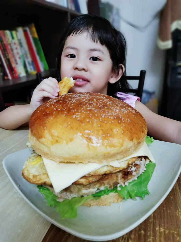 免揉汉堡胚、免揉拉丝吐司、免揉夹馅面包奶酪包、德国传统面包stollen史多伦、意大利传统面包Panettone潘娜托尼、免揉菠萝包、丹麦手撕面包——西式美食（二）