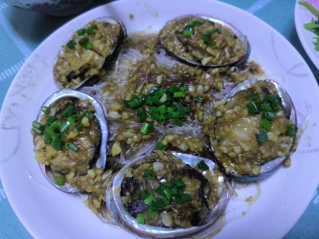 蒜蓉粉丝蒸鲍鱼