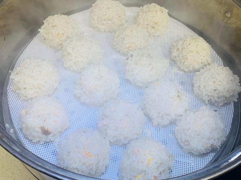 芋泥肉沫饭团的做法