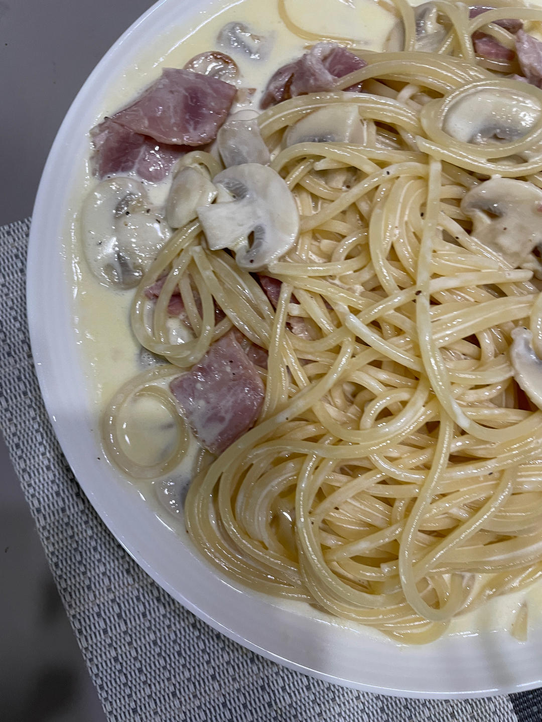 奶油蘑菇培根意大利面