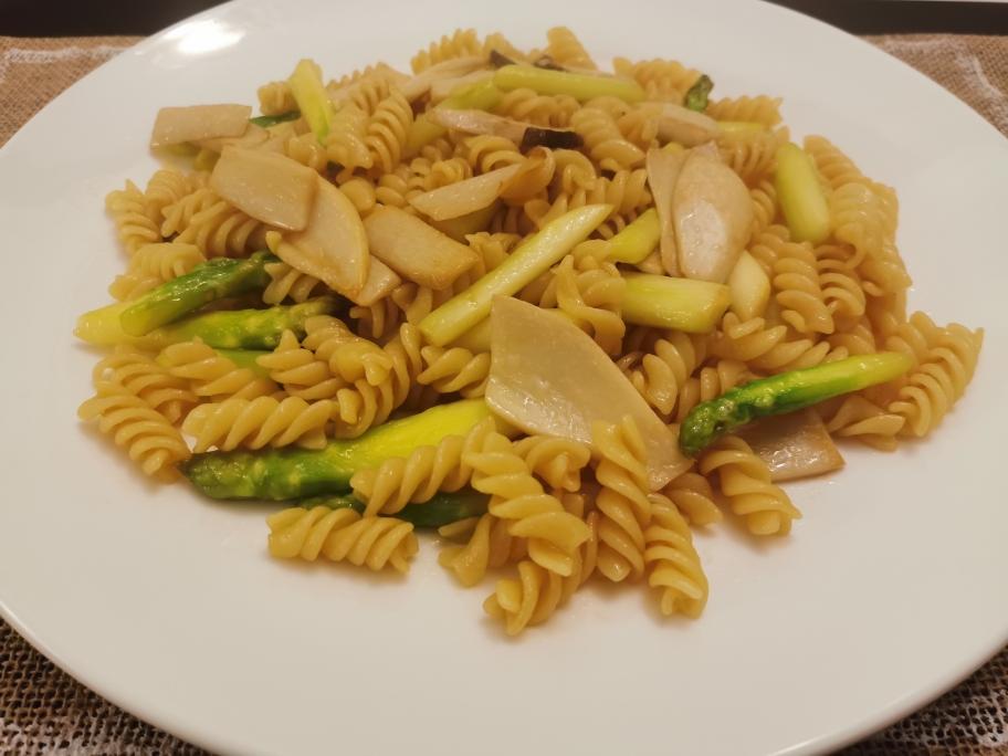 芦笋杏鲍菇螺丝意面的做法