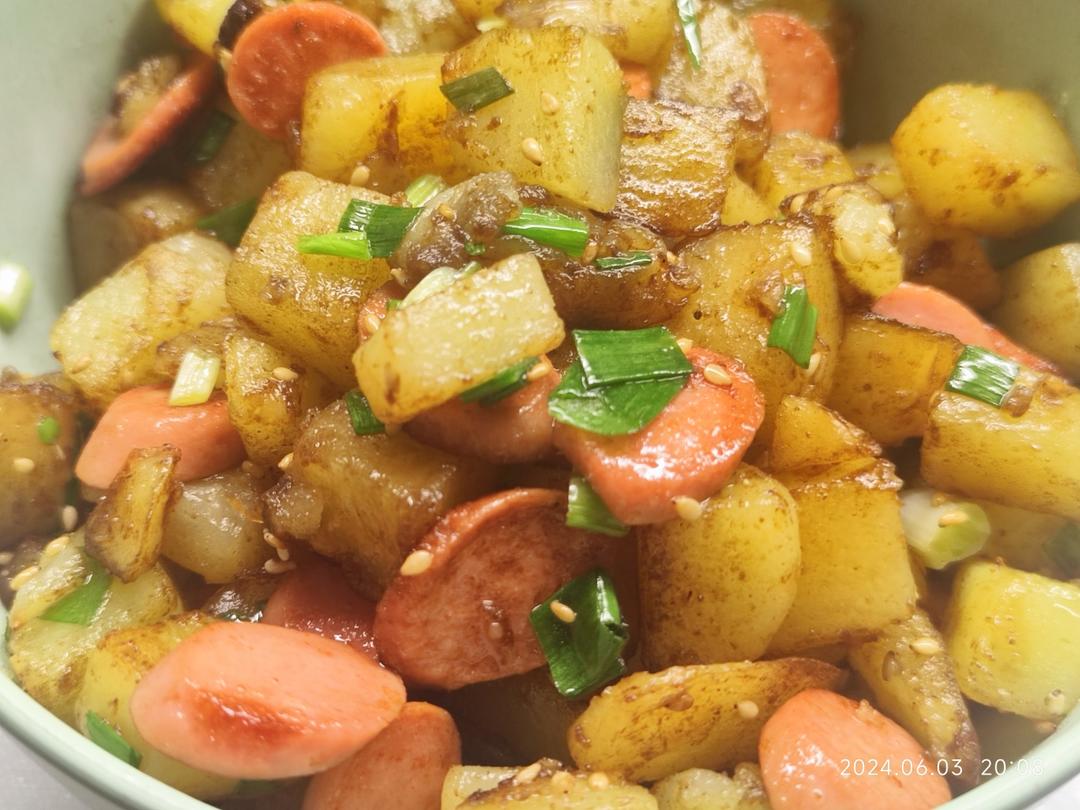 香辣过瘾的孜然土豆火腿，比路边摊还好吃