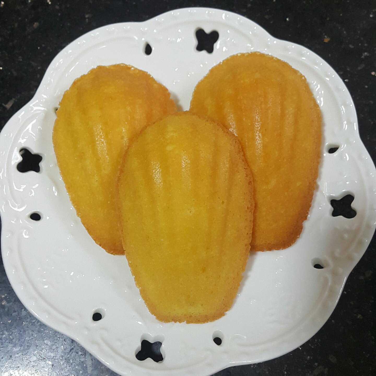 玛德琳（蓝带方）