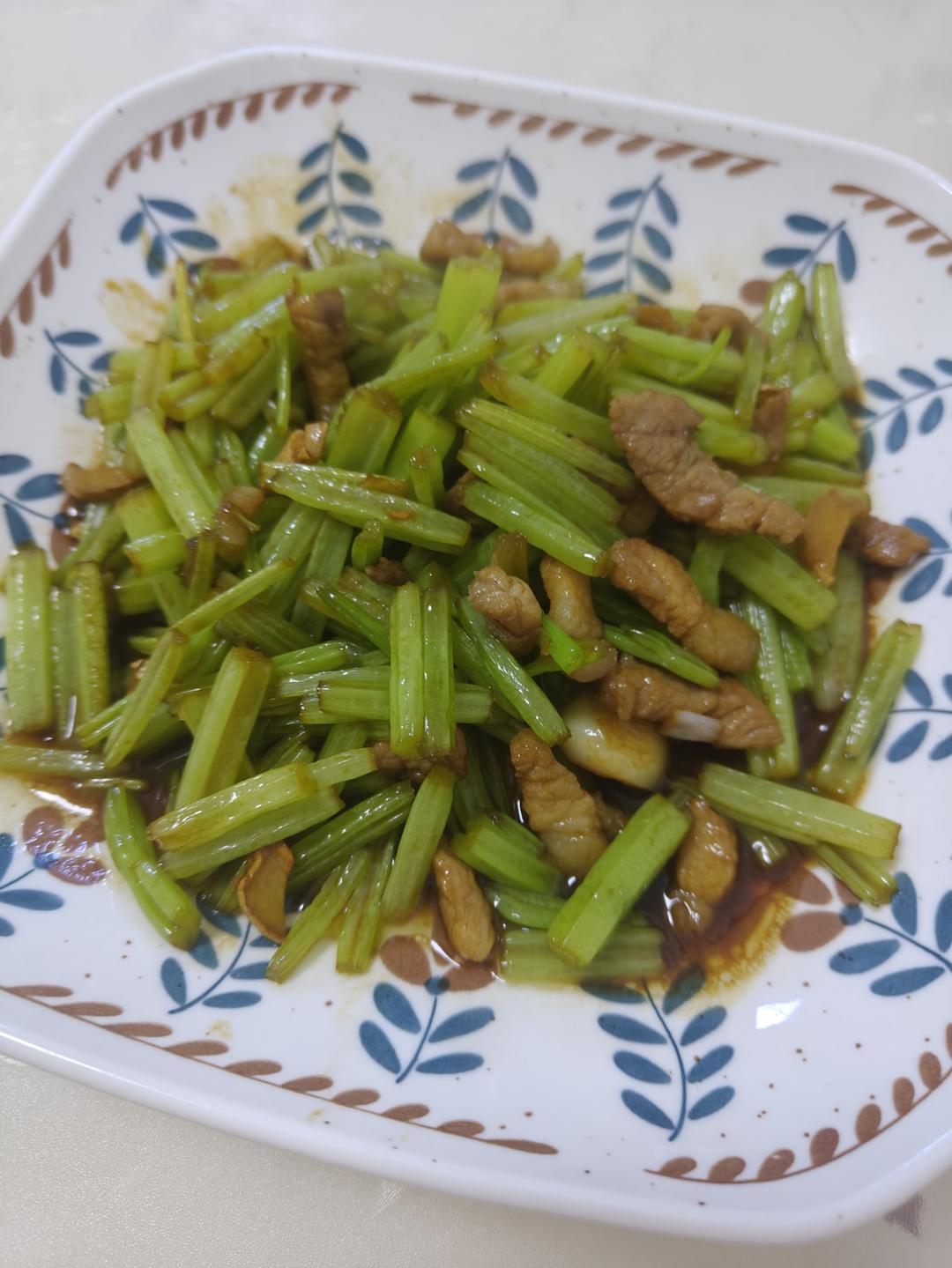芹菜炒肉