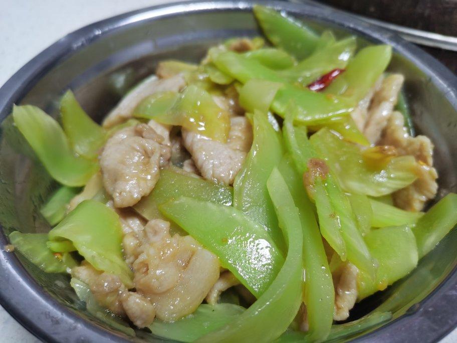 yluoy做的莴笋炒肉