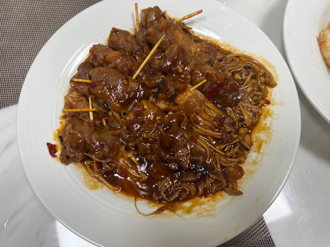 全家一致同意将金针菇肥牛卷列入年夜饭