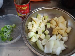 番茄沙丁鱼罐头汤的做法 步骤2