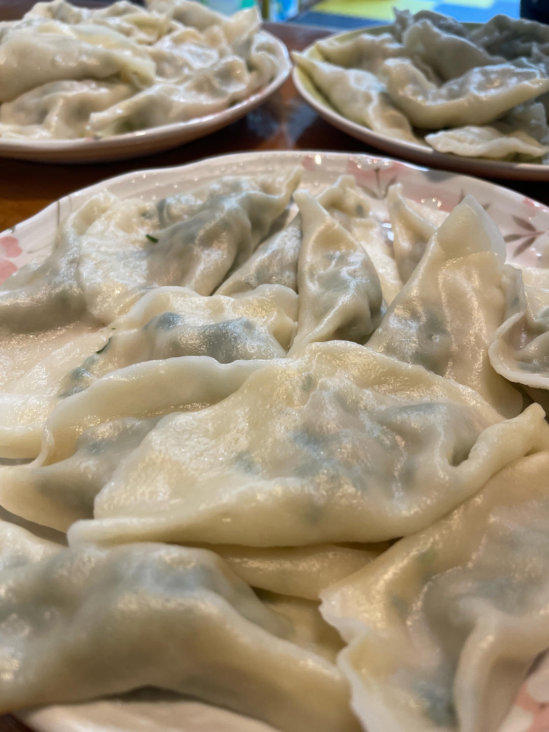 韭菜猪肉饺子(附擀皮和最简单的饺子包法)