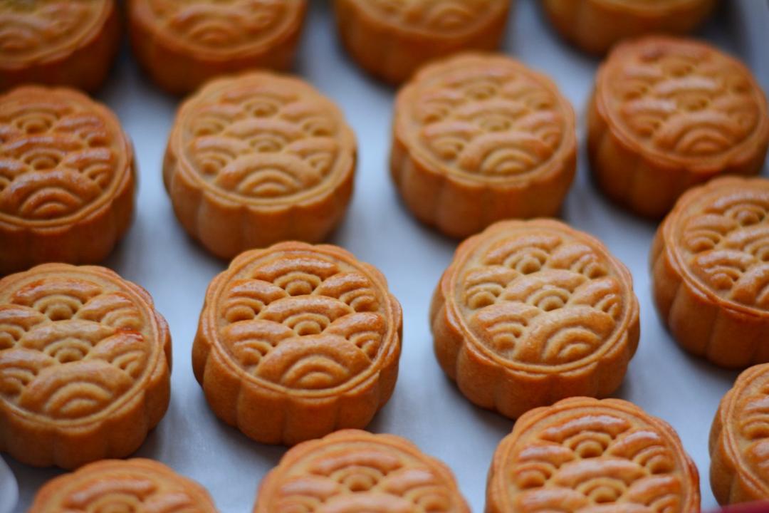 广式月饼—蛋黄莲蓉月饼