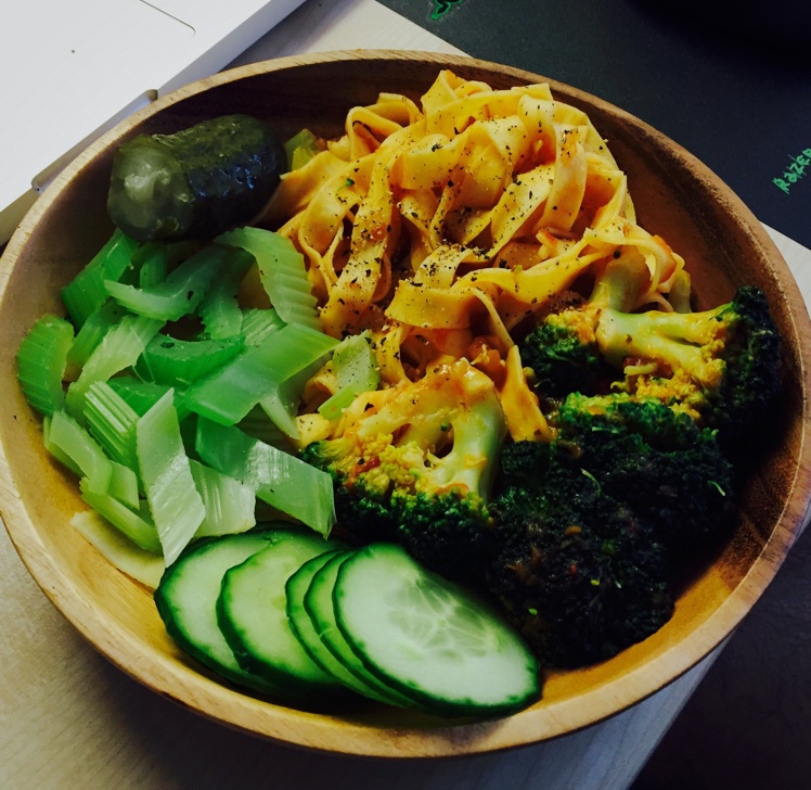 西兰花番茄意面（Whole Wheat Pasta with Broccoli and Tomato Sauce)