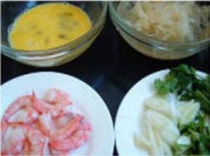 银耳鲜虾汤的做法 步骤2