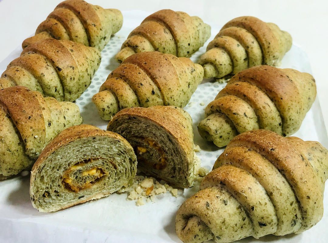 如棉花般松软的海苔肉松面包