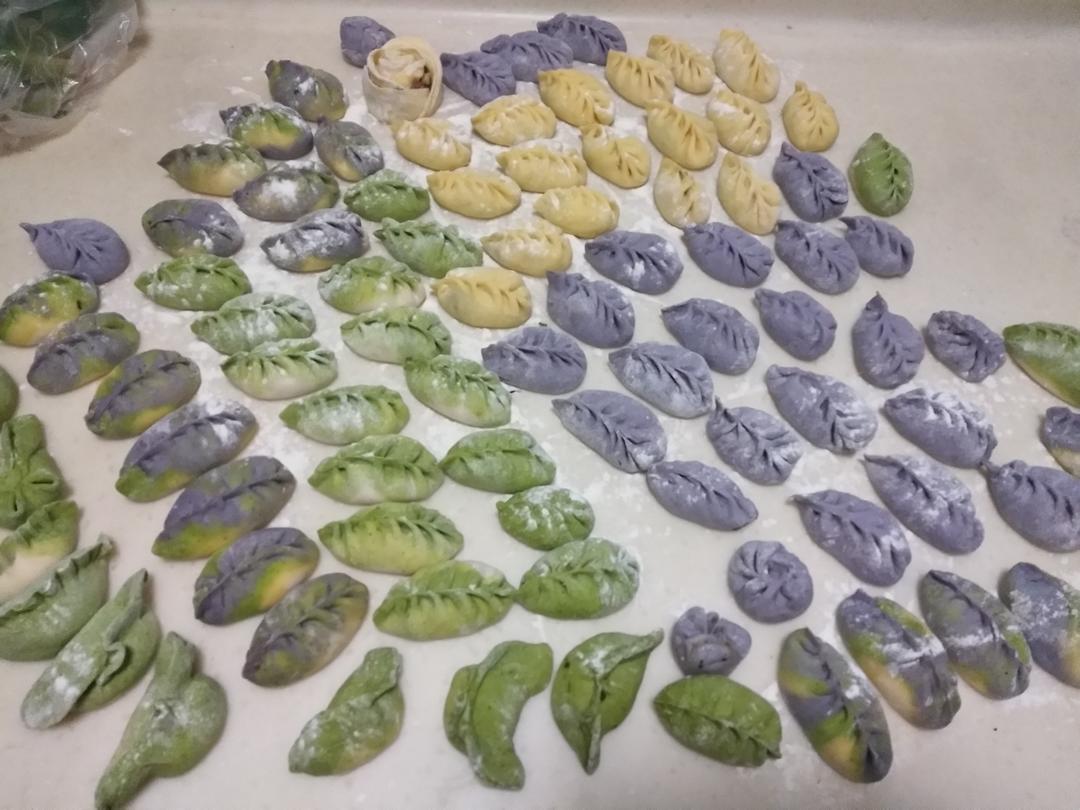 彩色的芹菜饺子