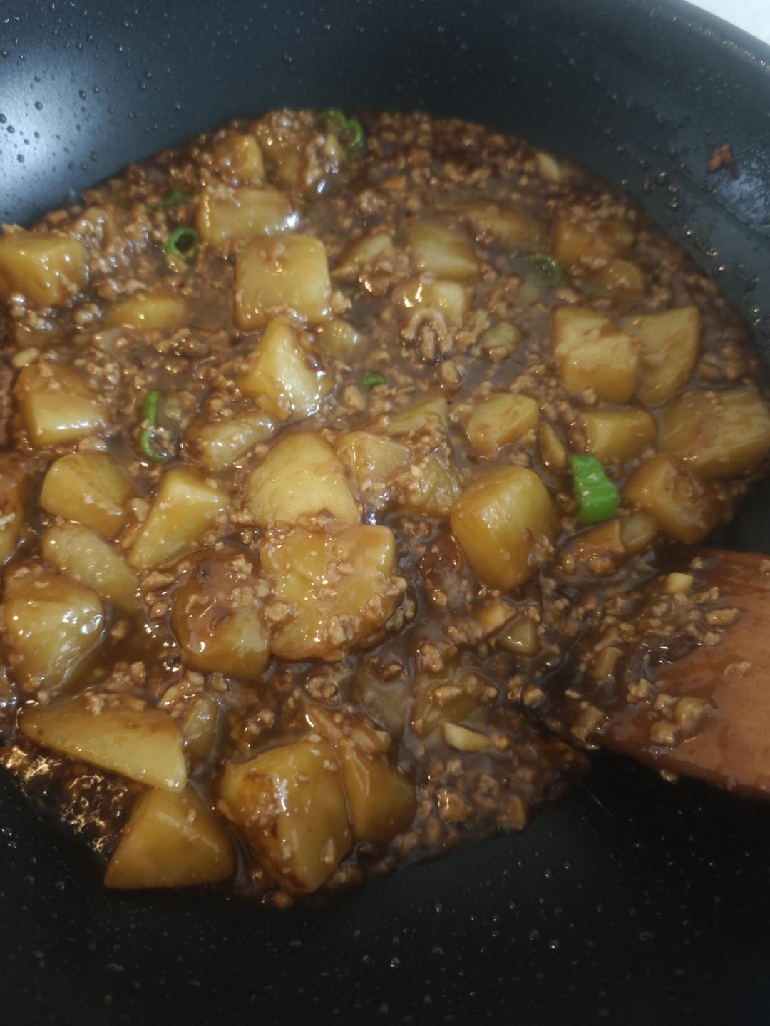 🔥巨下饭，软糯入味！比肉还好吃的红烧土豆