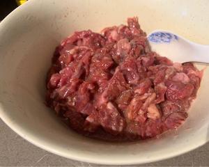 番茄炒牛肉的做法 步骤2