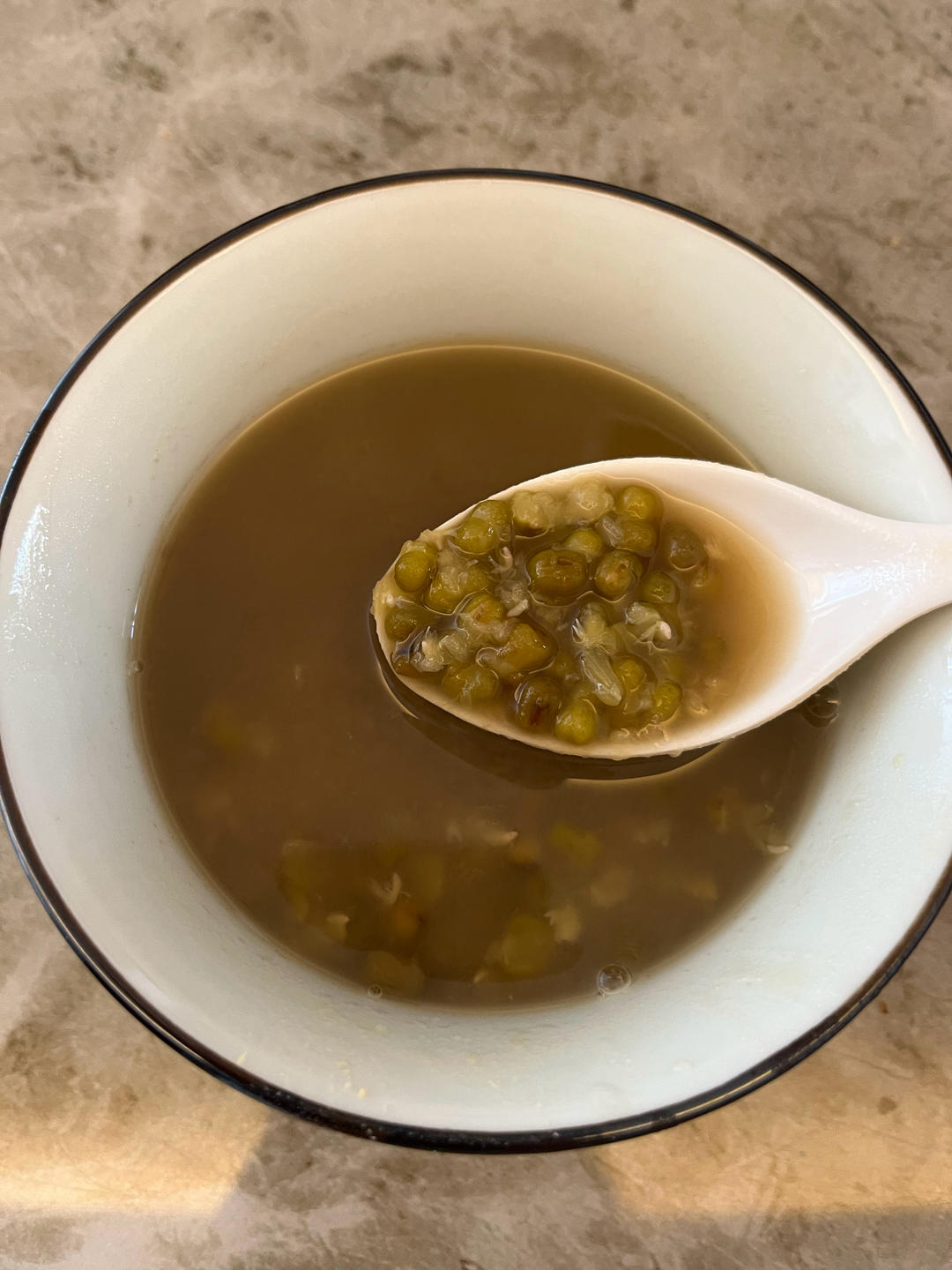 最简单的绿豆出沙方法，电饭煲煮绿豆懒人做法，软糯香甜