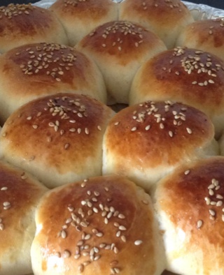 大人小孩都爱不释口的【蜂蜜牛奶小餐包】