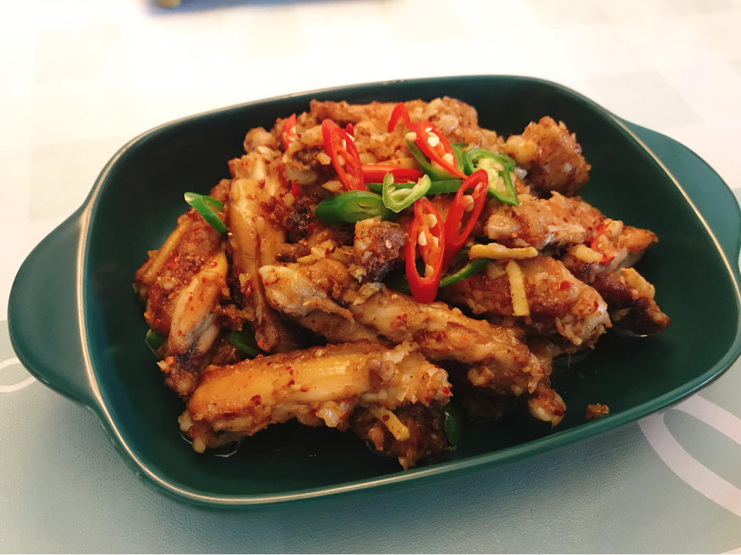 外焦里嫩的蒜香鸡翅