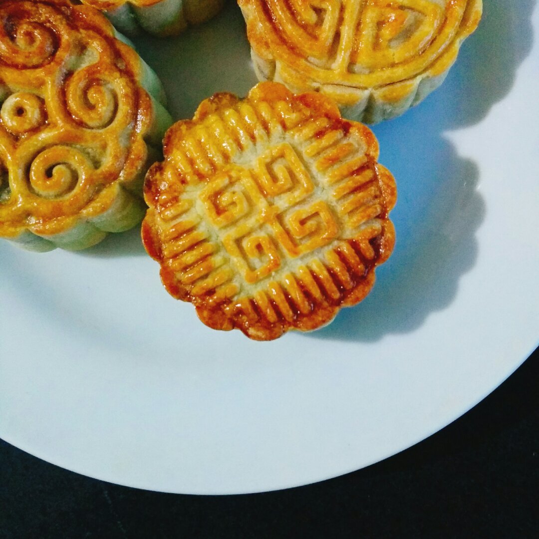 广式月饼—蛋黄莲蓉月饼