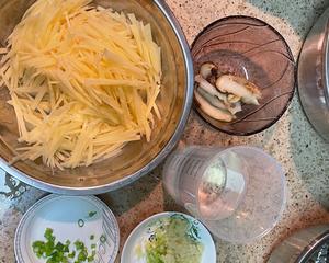 松茸土豆丝的做法 步骤1