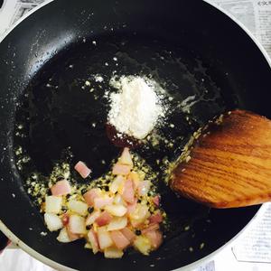 奶油培根焗饭的做法 步骤4