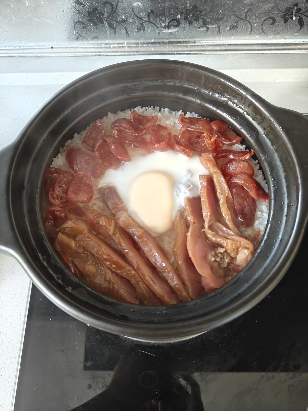 广式腊味煲仔饭
