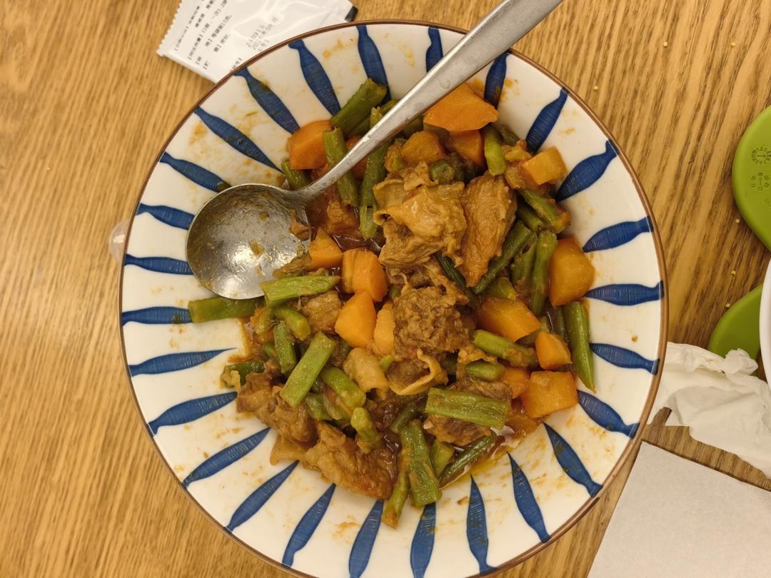 牛腩炖胡萝卜豆角