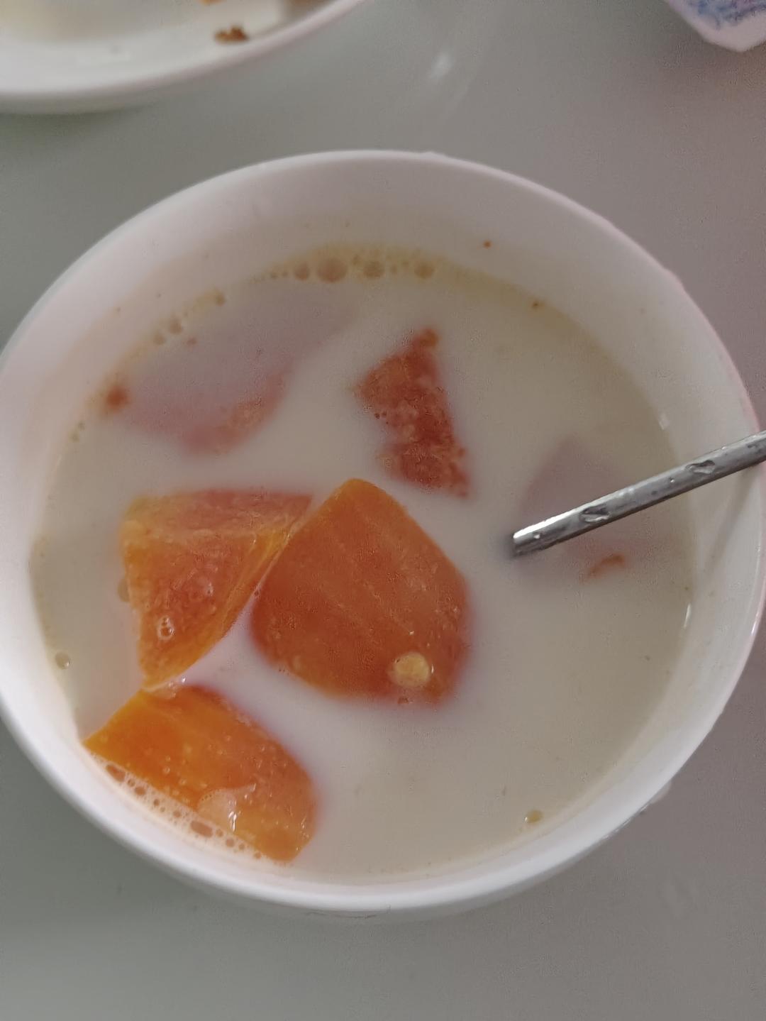 自制木瓜炖牛奶| 滋补养颜能喝出来牛奶肌哦