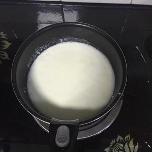 85度C牛奶方丝的做法 步骤2