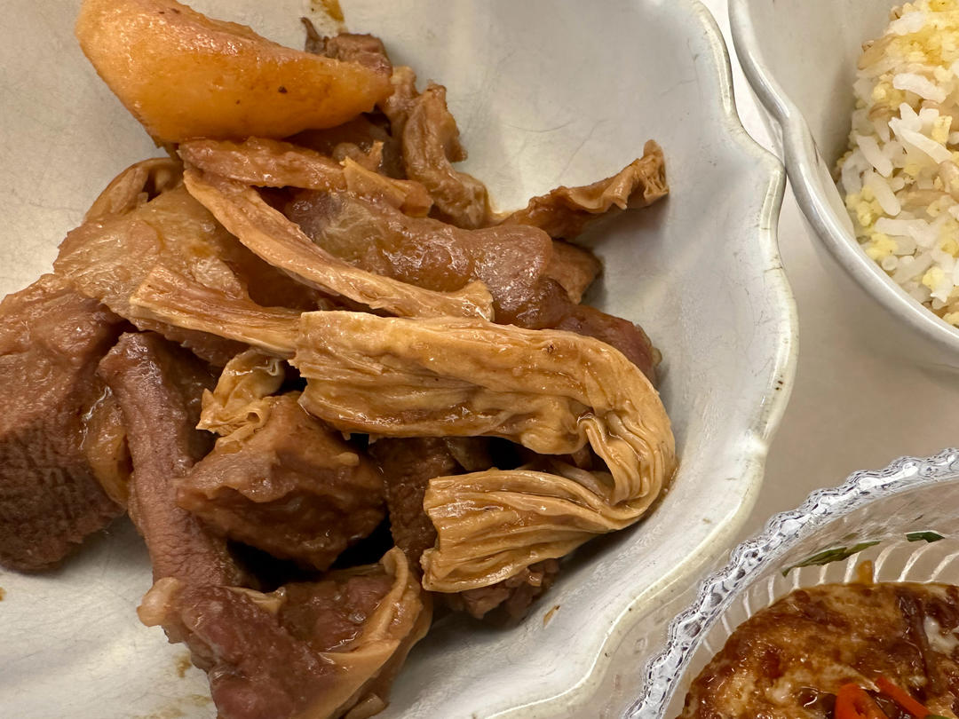 粤式萝卜腐竹牛腩煲（牛杂档味道）
