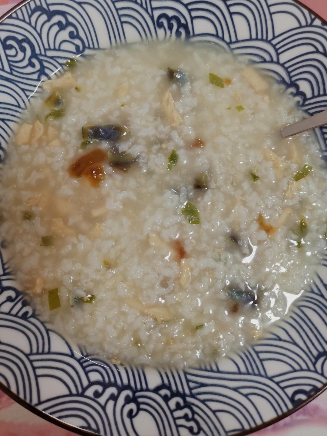 妈妈👩教我做的皮蛋瘦肉粥🥣简单快捷美味😋