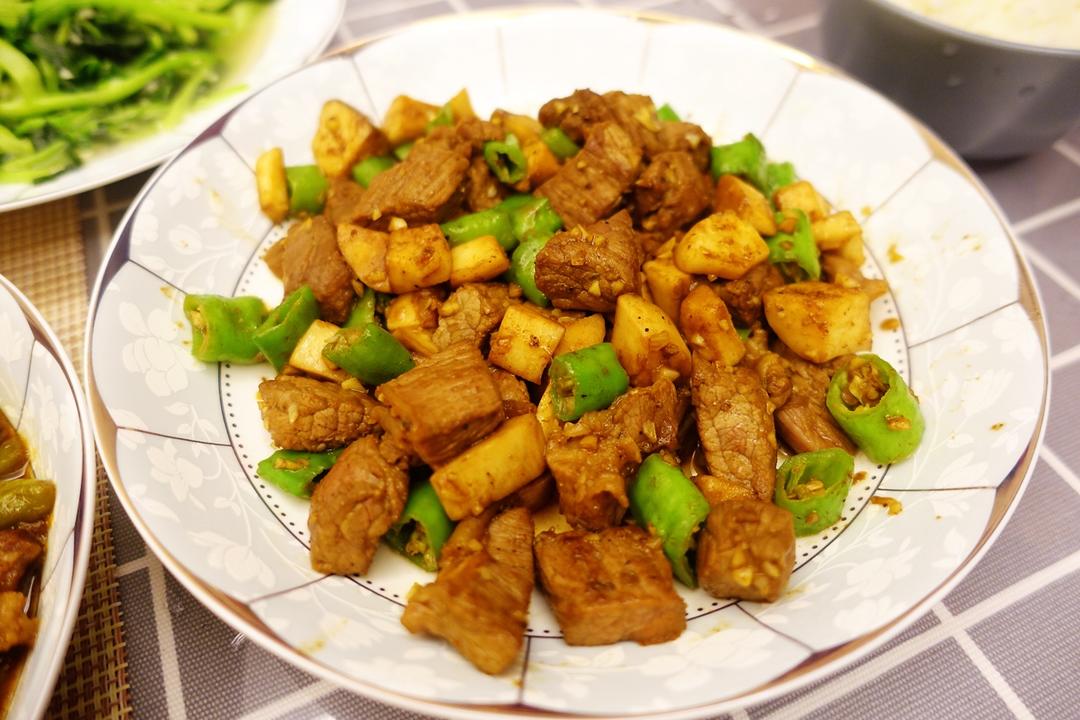 黑椒杏鲍菇牛肉粒