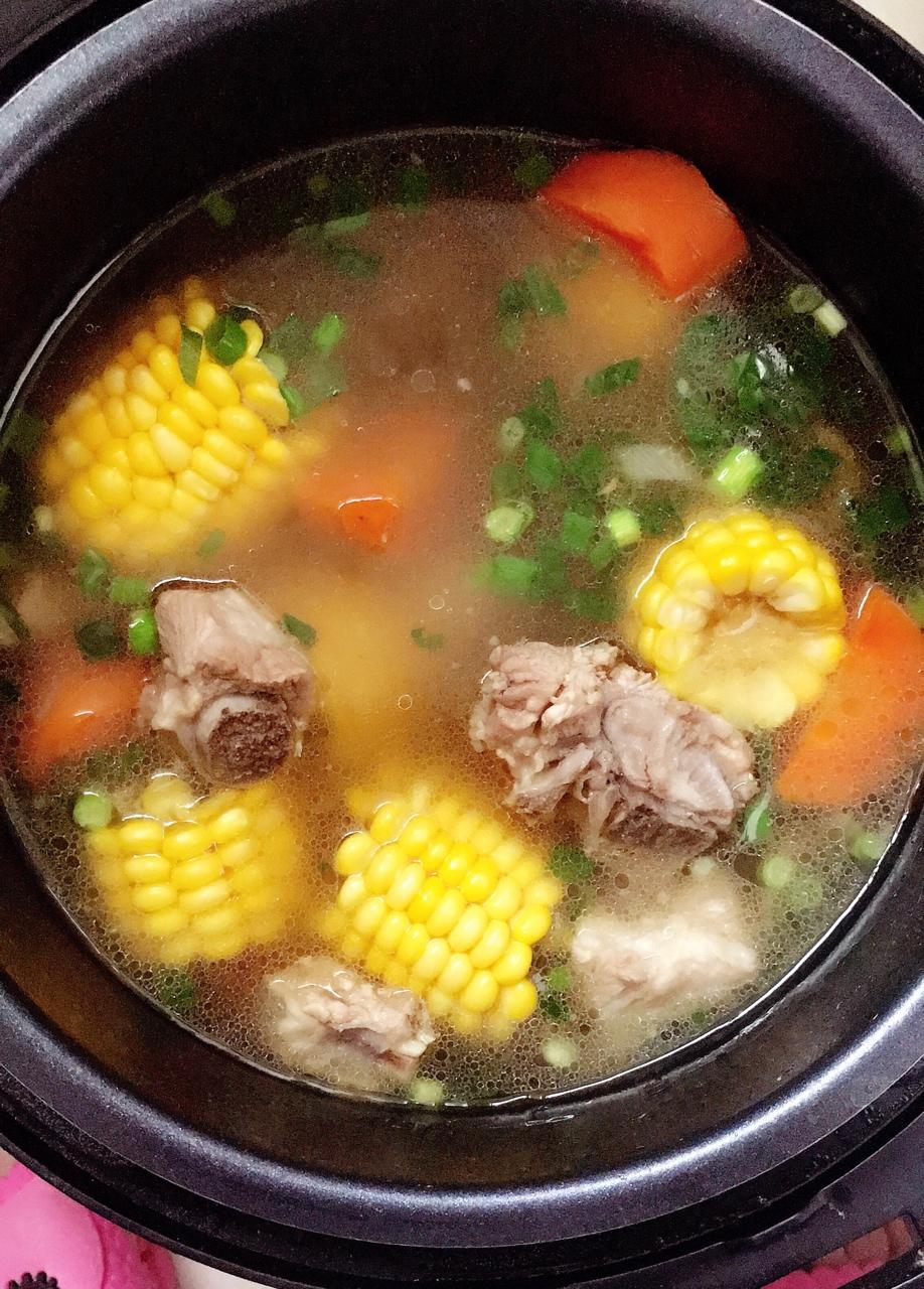 胡萝卜玉米排骨汤
