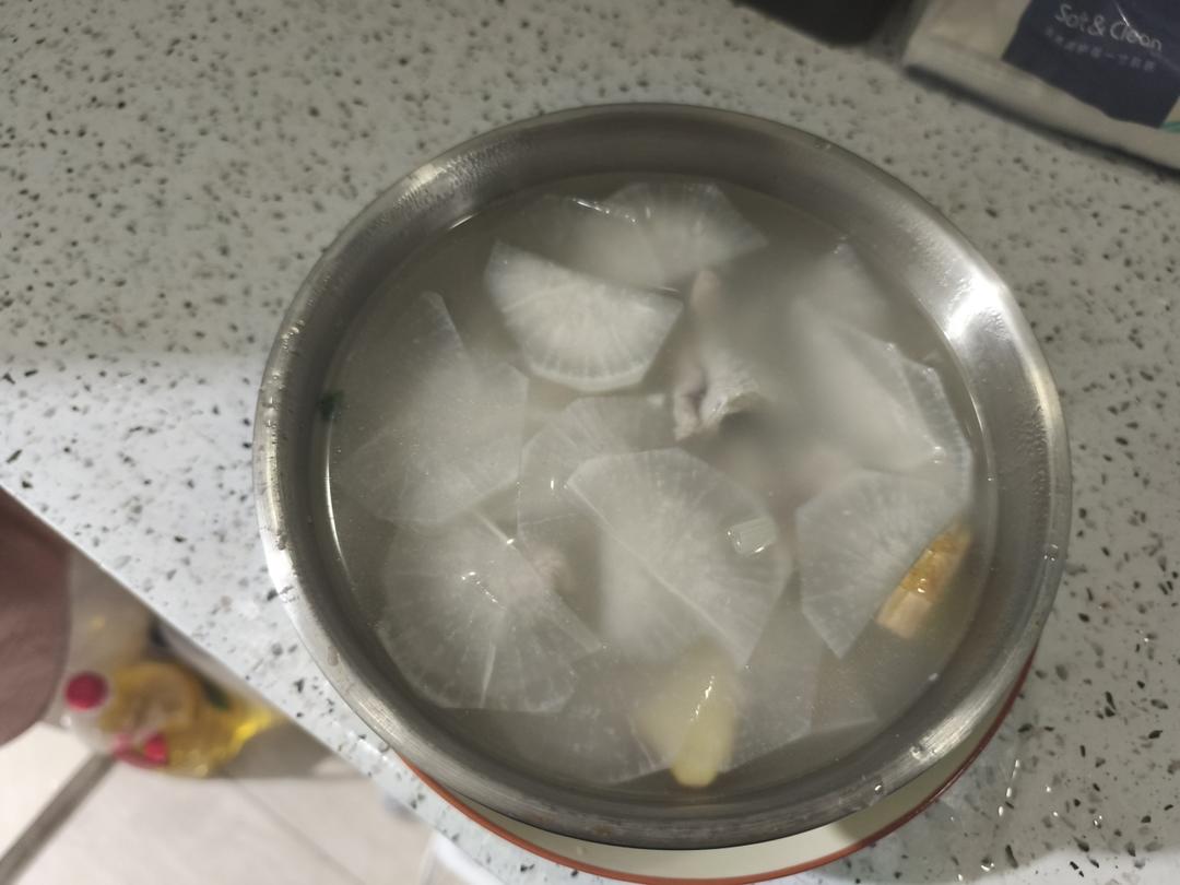 萝卜肉片汤