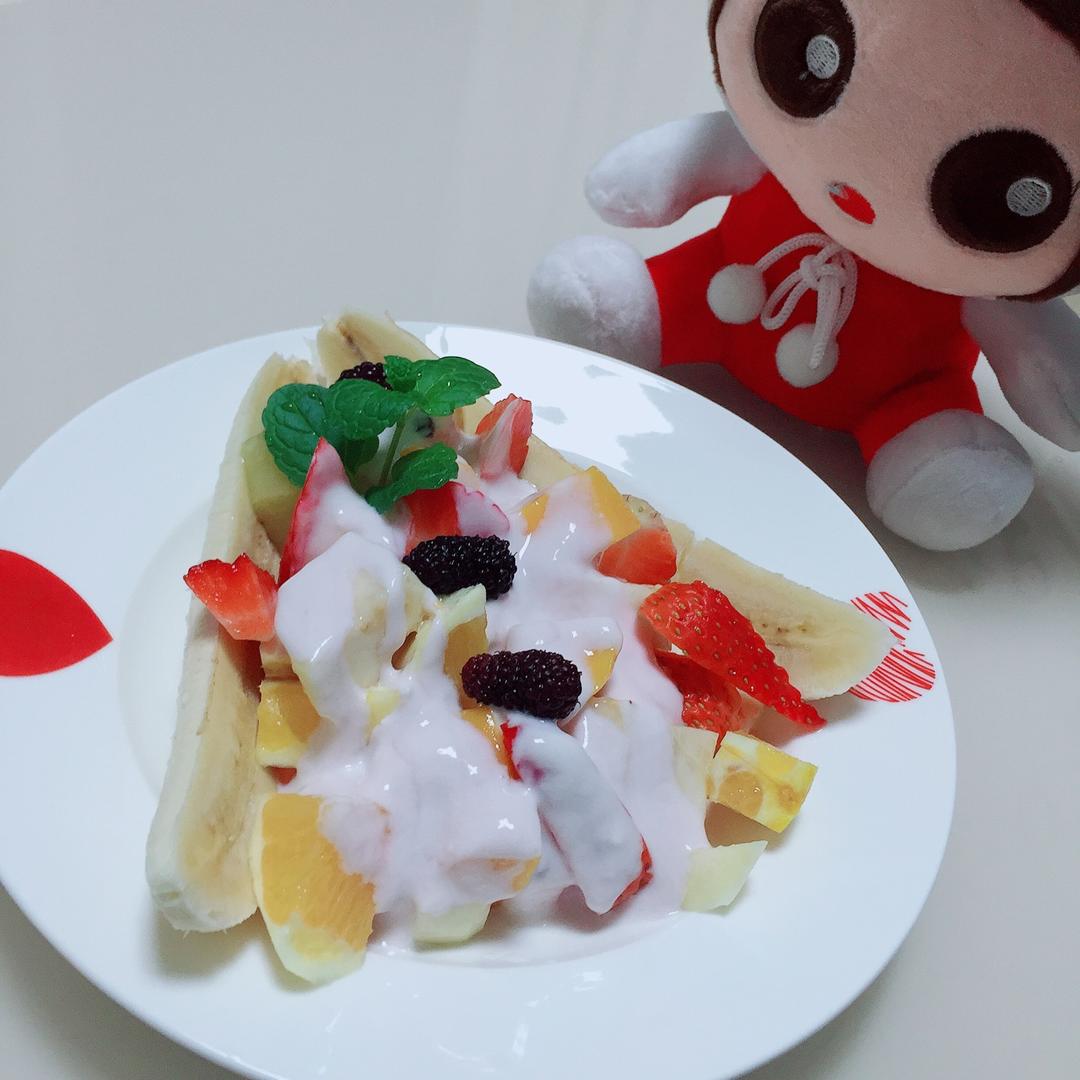 小怪兽-x做的水果酸奶香蕉船