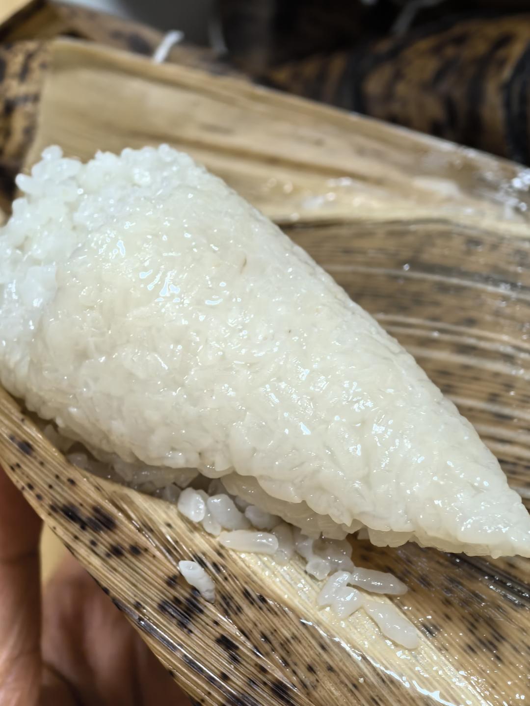 笋壳粽叶的清洗及粽子包法