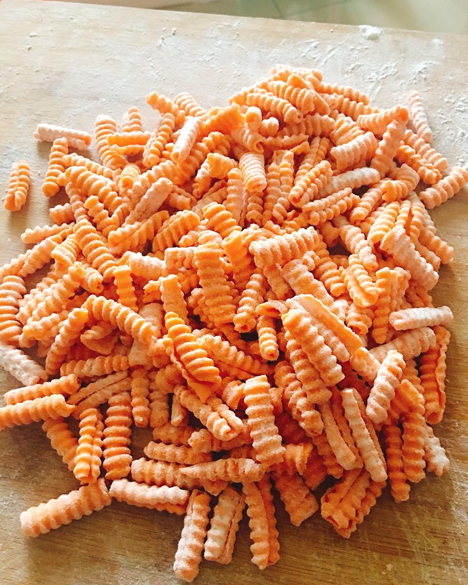 盈宝和阿飞做的手工螺丝面