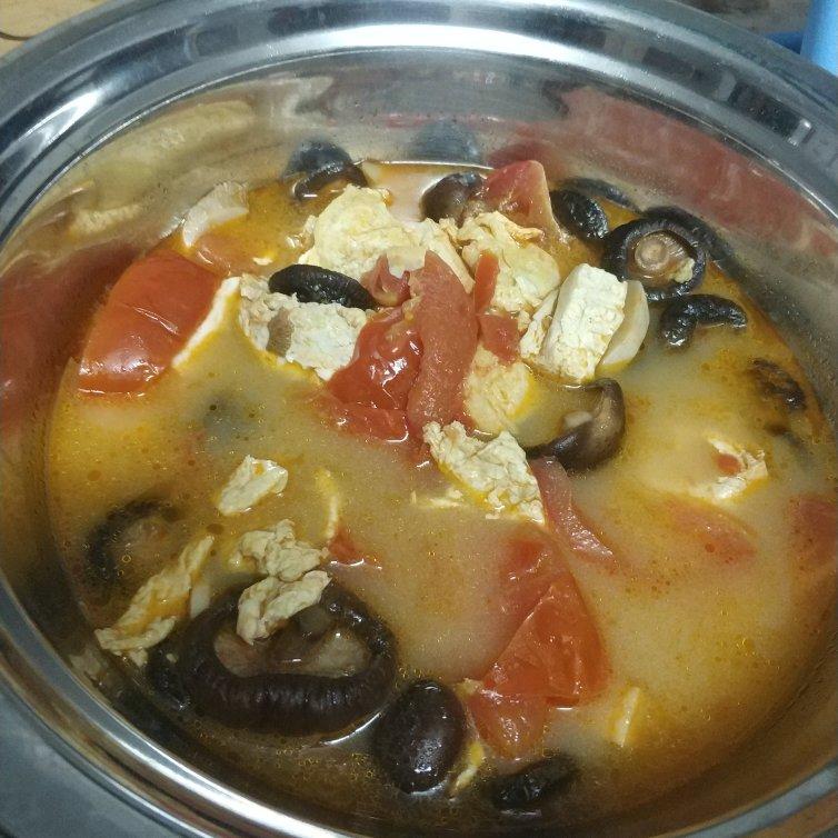 西红柿菌菇豆腐汤