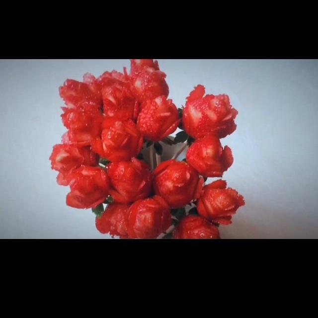 玫瑰花草莓