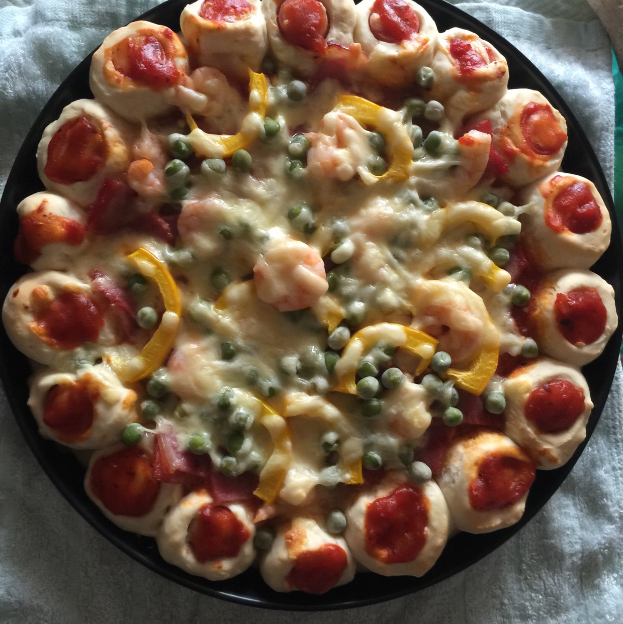 萨米肠蘑菇花边披萨