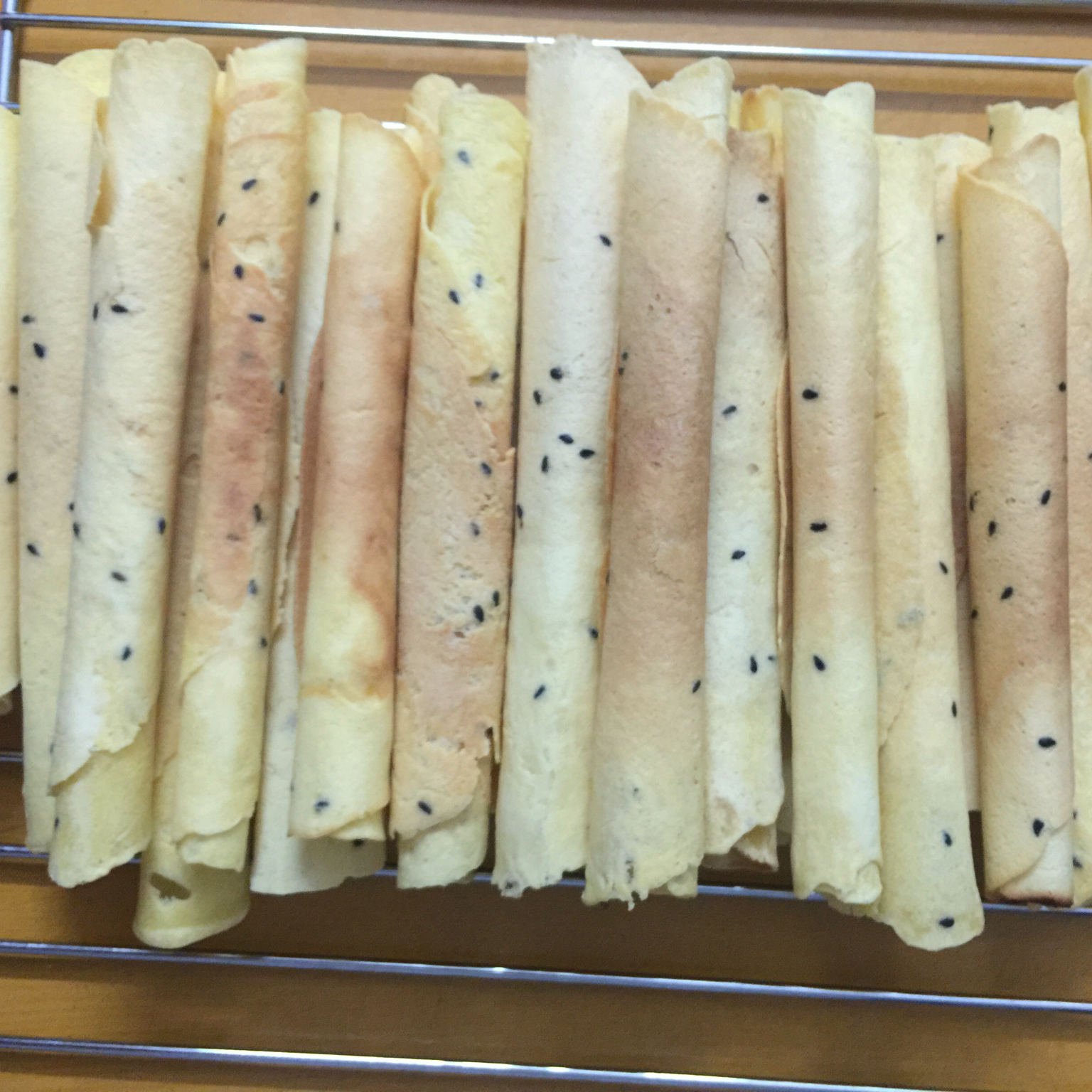 芝麻香酥蛋卷（视频食谱）