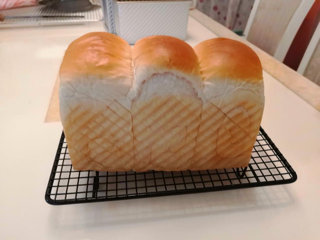 全蛋白奶香手撕吐司--#皮黑森林#