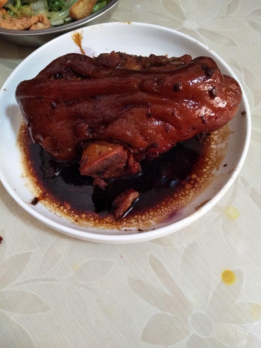 冰糖元蹄，皮松肉软好滋补