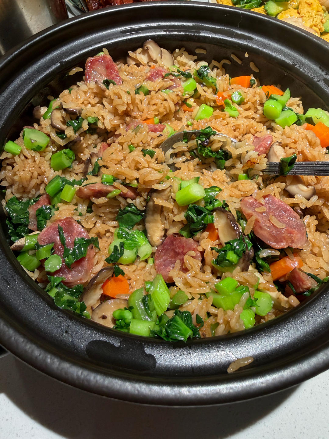 广式腊味煲仔饭
