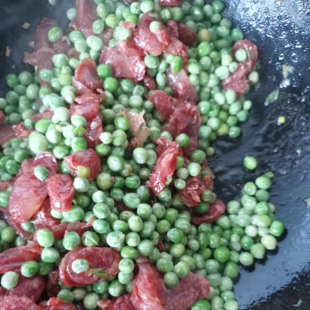 青豆炒腊肠