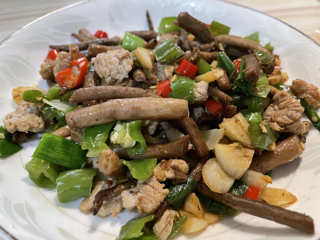 鲜茶树菇炒肉