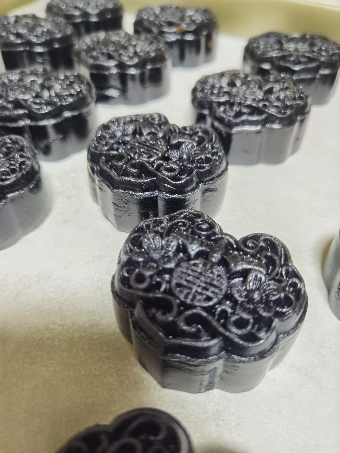 黑金月饼