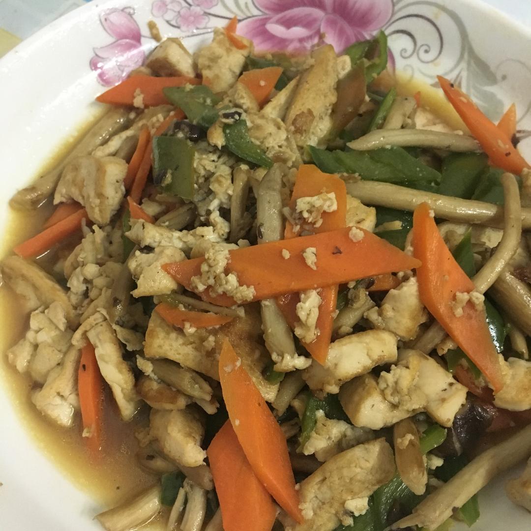 茶树菇烧豆腐