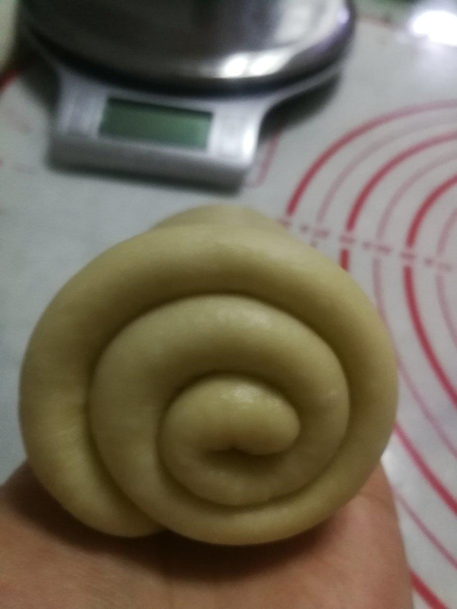 吐司整形—详解吐司一次擀卷和二次擀卷